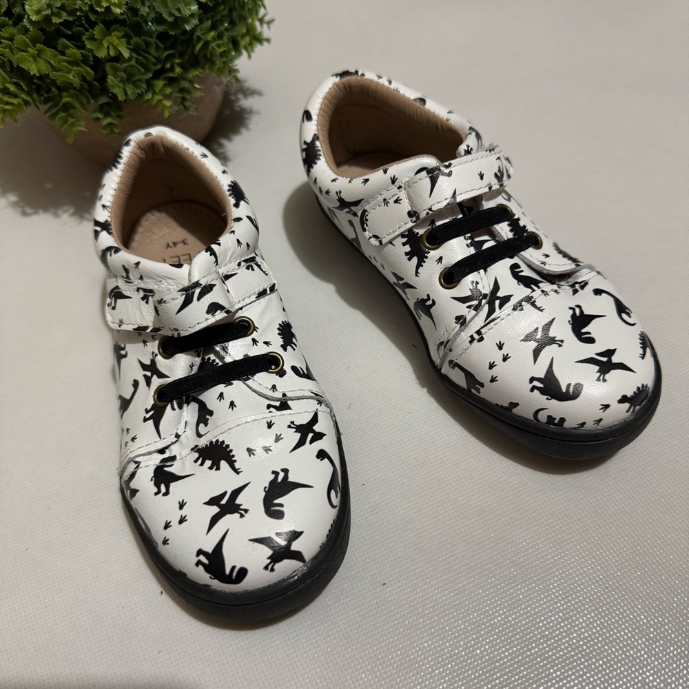 Monkey Feet Leather Dino Dinosaur Black White Print Sneakers Shoes Size 3-4‎ Yrs